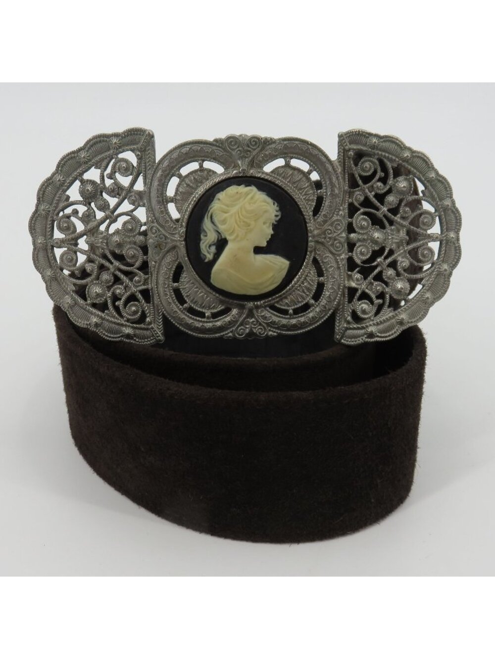 Ben Amun Women Small Brown Suede Leather Silver Metal Cameo Belt Isaac Manevitz